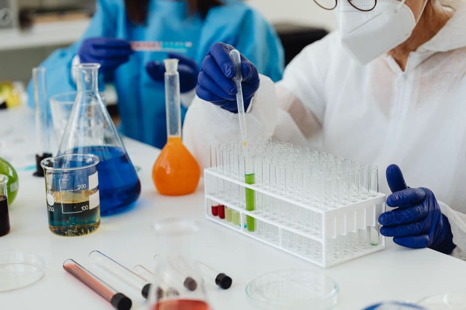 Laboratory pipette dispensing into vials